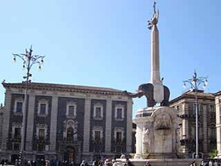 صور Piazza Duomo (Cathedral Square) ميدان